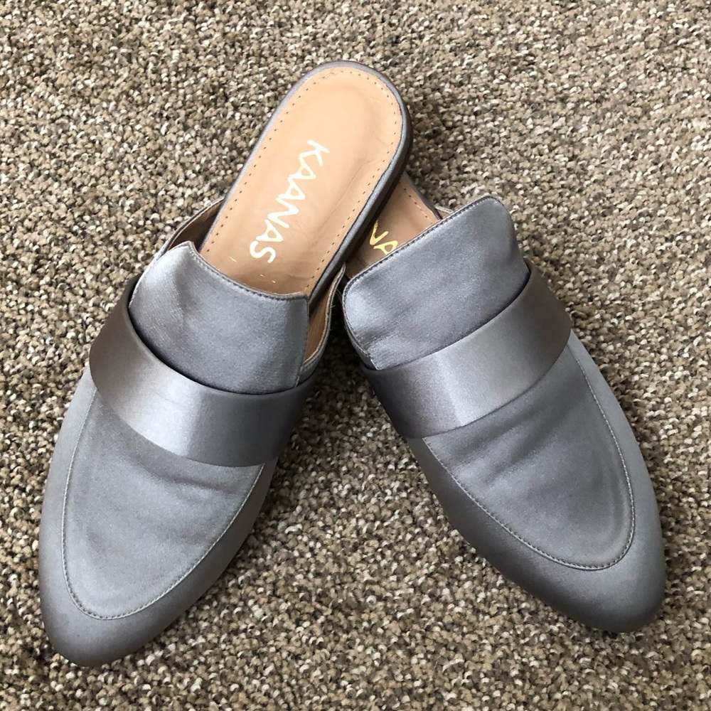 Women’s Kaanas slip ons